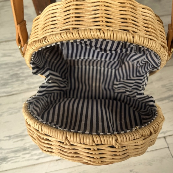Wicker crossbody round purse with navy interior - Picture 2 of 4